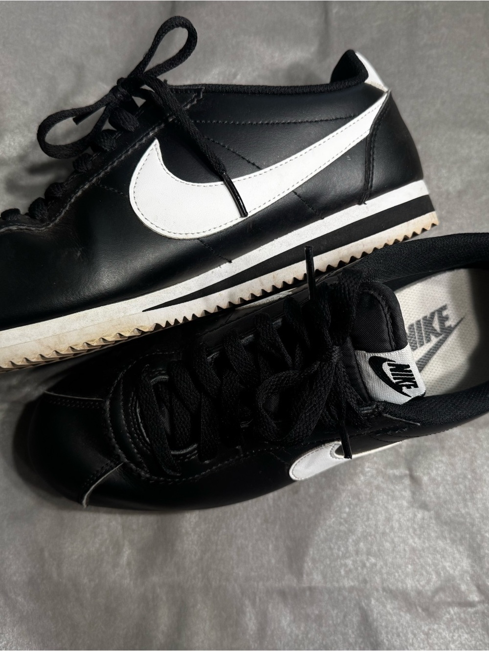 Nike Black & White Womens Retro Runner Sneakers - Picture 3 of 6